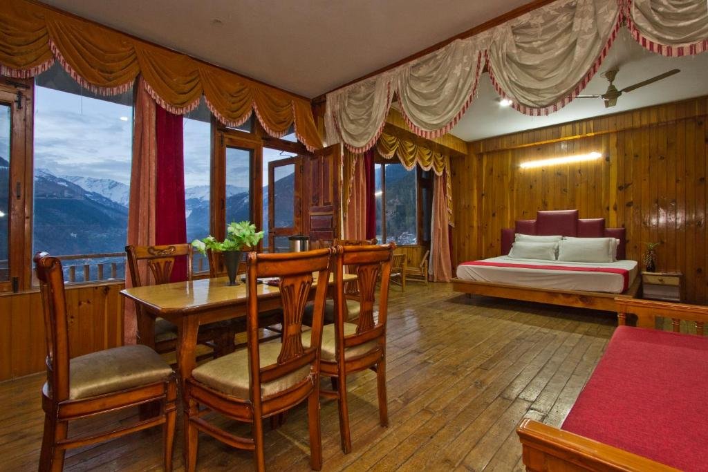 Sarthak Resorts-Reside in Nature with Best View, 9 kms from Mall Road Manali