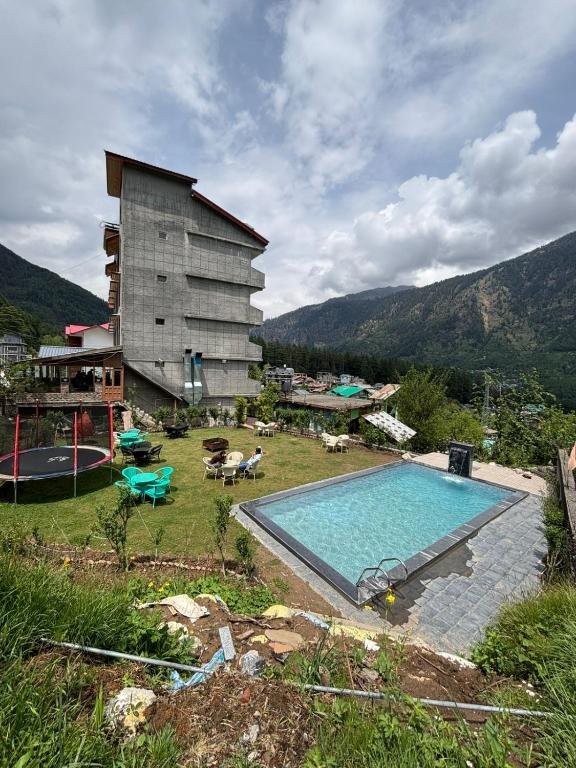 Pirates Resort Centeral Heated with Mountain View & Swimming Pool